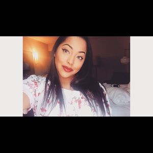 Meet your Posher, Aleya